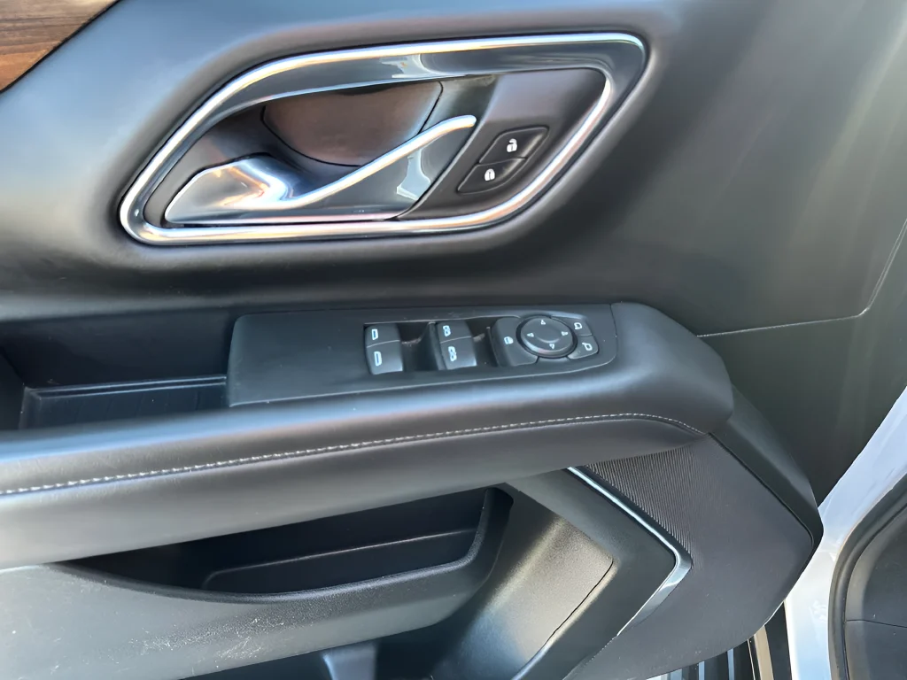 Used 2023 White GMC SLE image 19