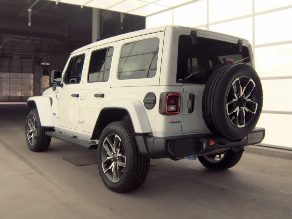 Used 2024 White Jeep Sport S 4xe image 4
