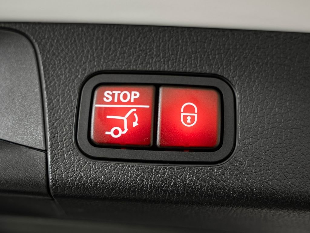 Used 2024 Polar White Mercedes-Benz GLB 250 image 20