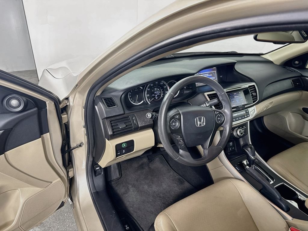 Used 2014 Champagne Frost Pearl Honda EX-L image 10