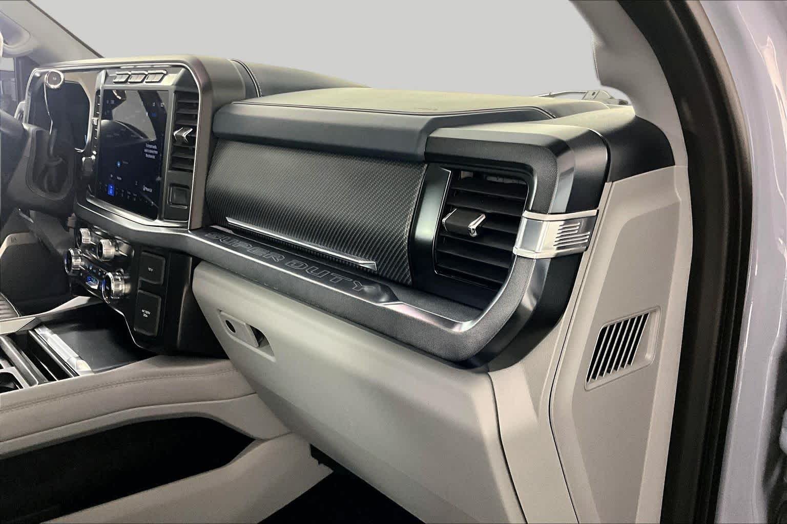 Used 2024 Glacier Gray Metallic Tri-Coat Ford Limited image 17