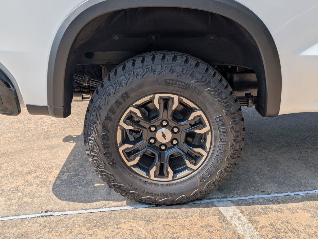 New 2026 Summit White Chevrolet ZR2 image 3