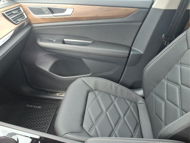 New 2026 Avocado Green Pearl Volkswagen SE w/Technology 4M image 18