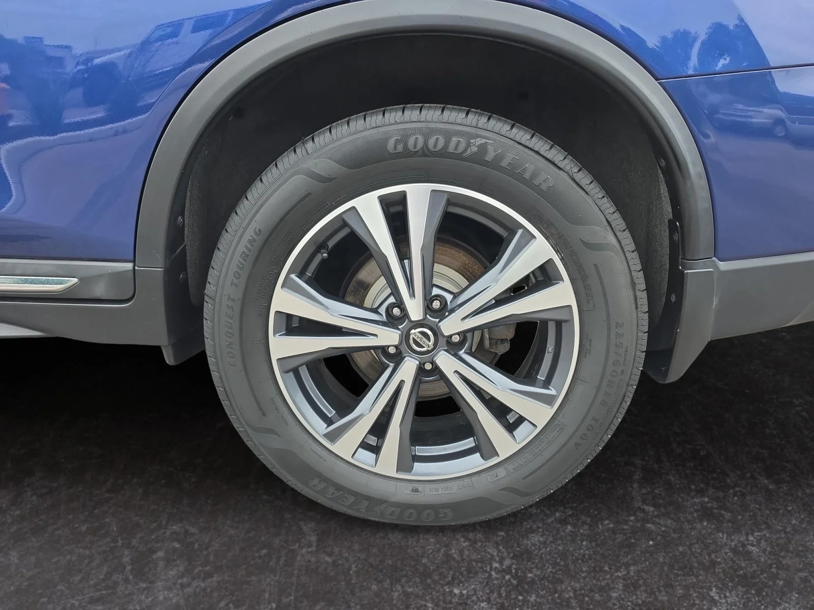 Used 2018 Caspian Blue Nissan SL image 15
