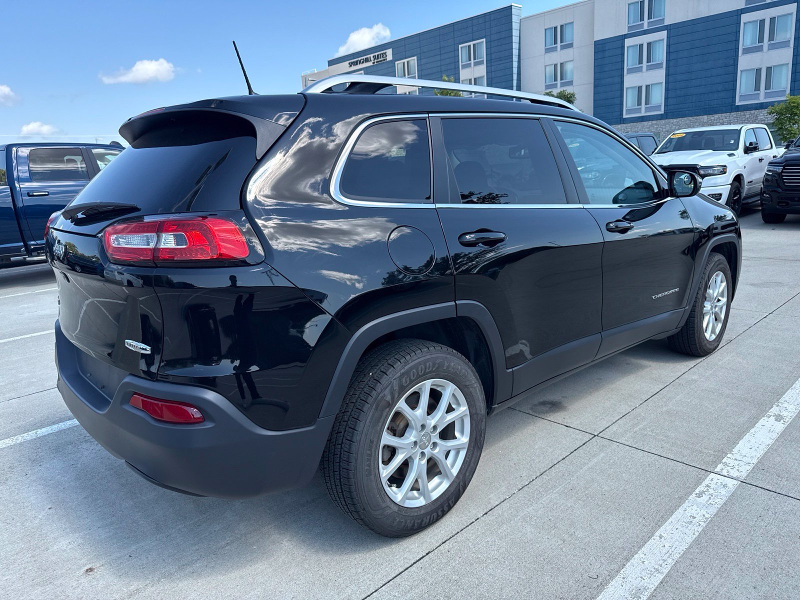 Used 2017 Black Jeep Latitude image 4