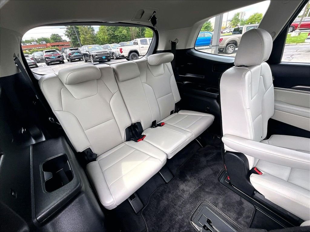 Used 2024 Black Kia S image 16