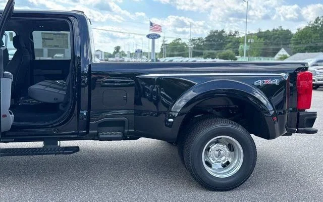New 2026 Agate Black Metallic Ford F-350® XL image 32