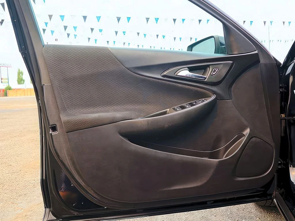 Used 2016 Mosaic Black Metallic Chevrolet LT image 10