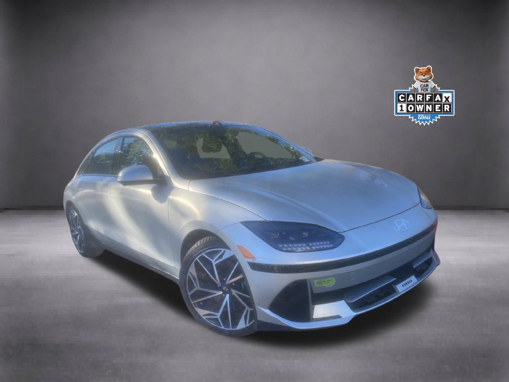 Used 2023 Gold Hyundai Limited image 1
