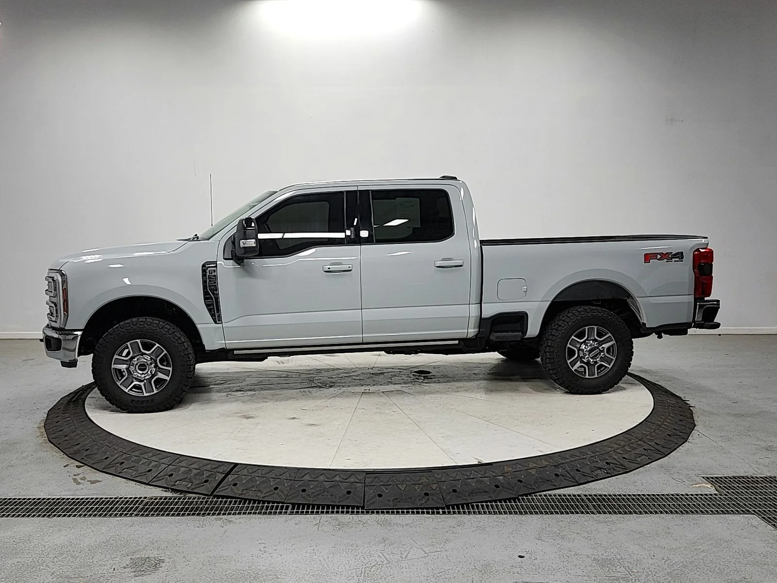 Used 2025 White Ford Lariat image 4