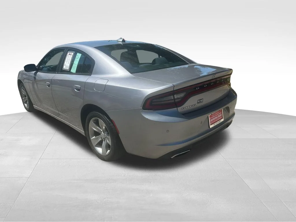 Used 2018 Silver Dodge V6 image 22
