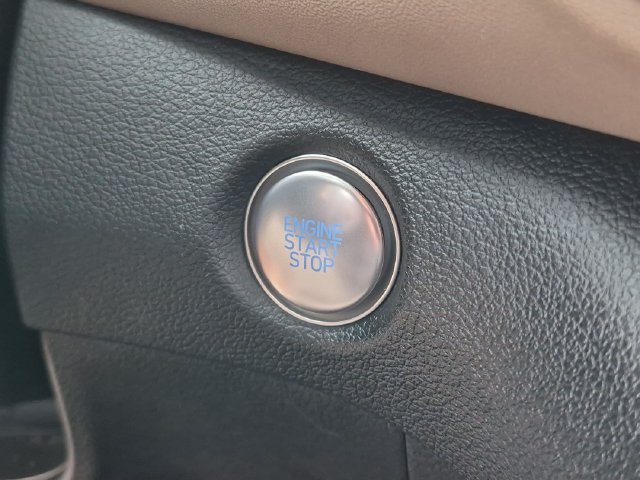 Used 2023 White Hyundai SEL image 16