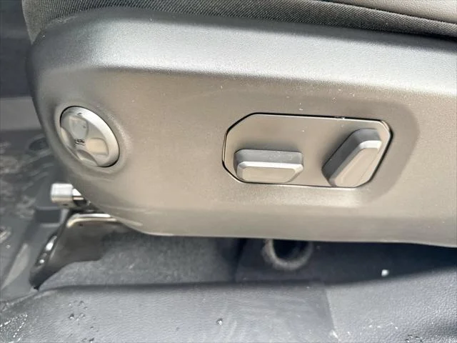 New 2027 Bright White Clear-Coat Paint Jeep  image 12