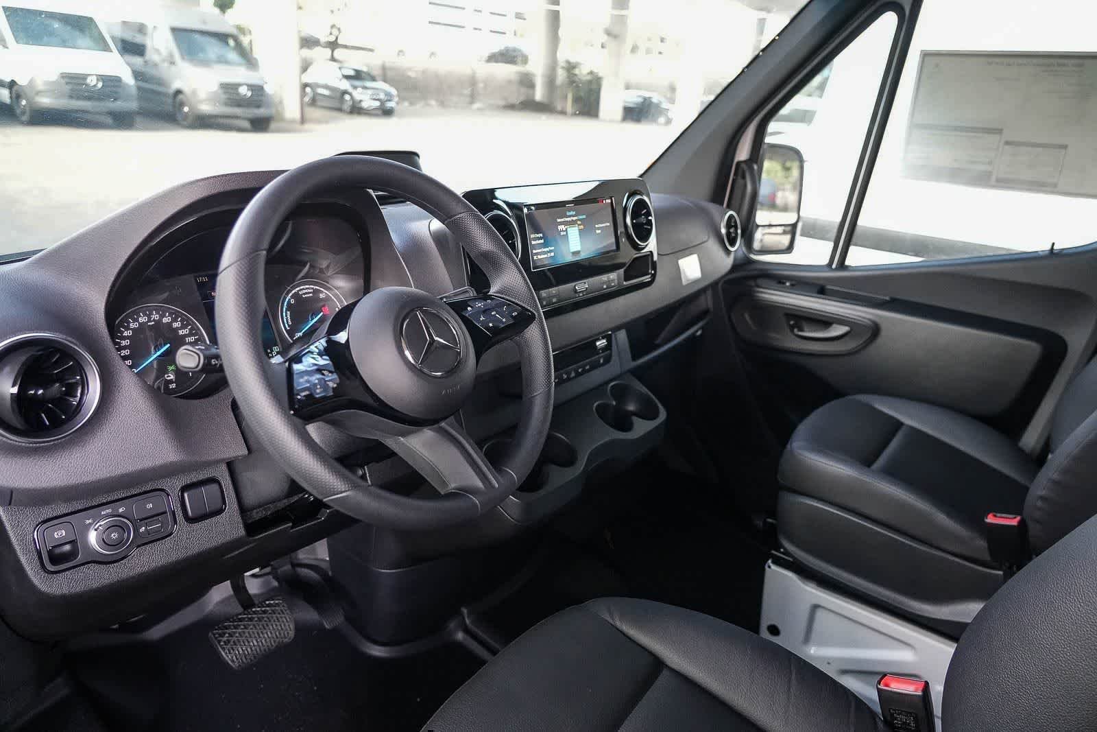New 2025 Arctic+White Mercedes-Benz Cargo 170WB High Roof 113kw Battery RWD HO Motor image 12