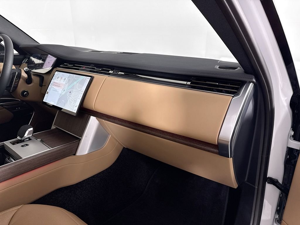 New 2026 Fuji White LAND ROVER SE image 31