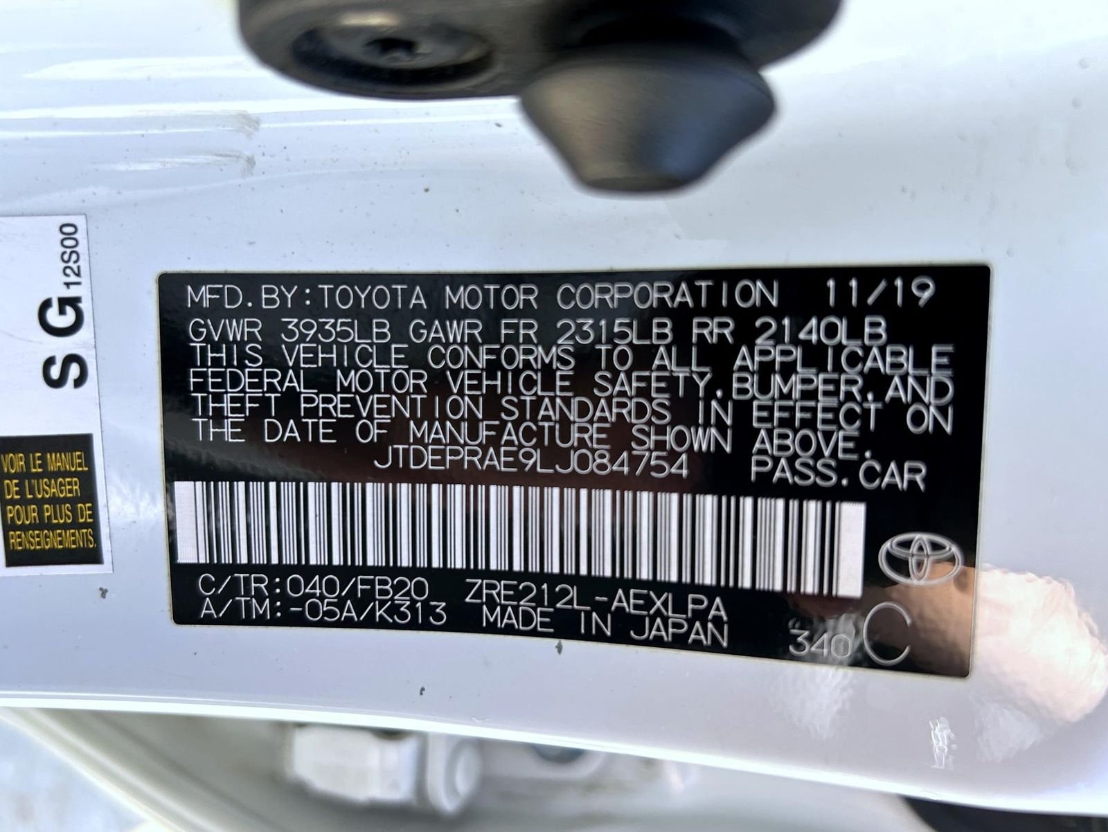 Used 2020 White Toyota LE image 24