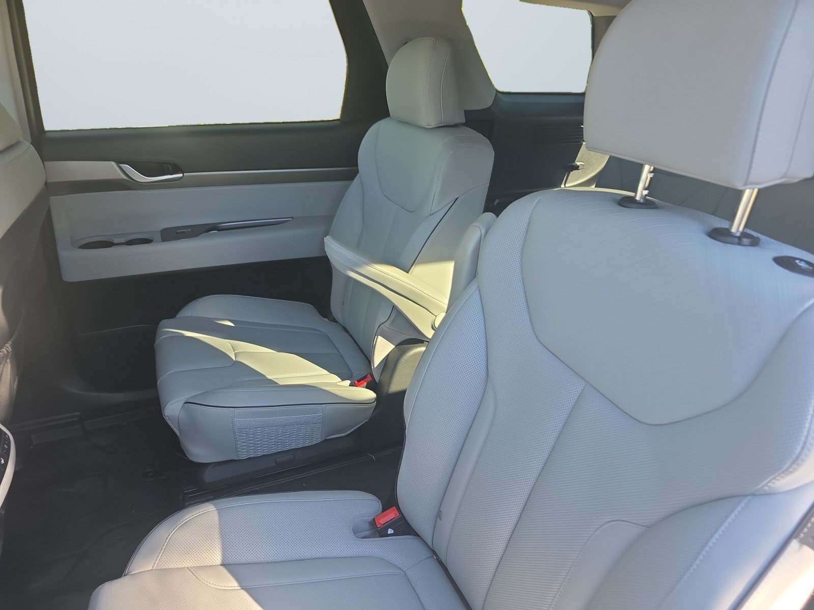 Certified Used 2024 Typhoon Silver Hyundai SEL 7P image 13
