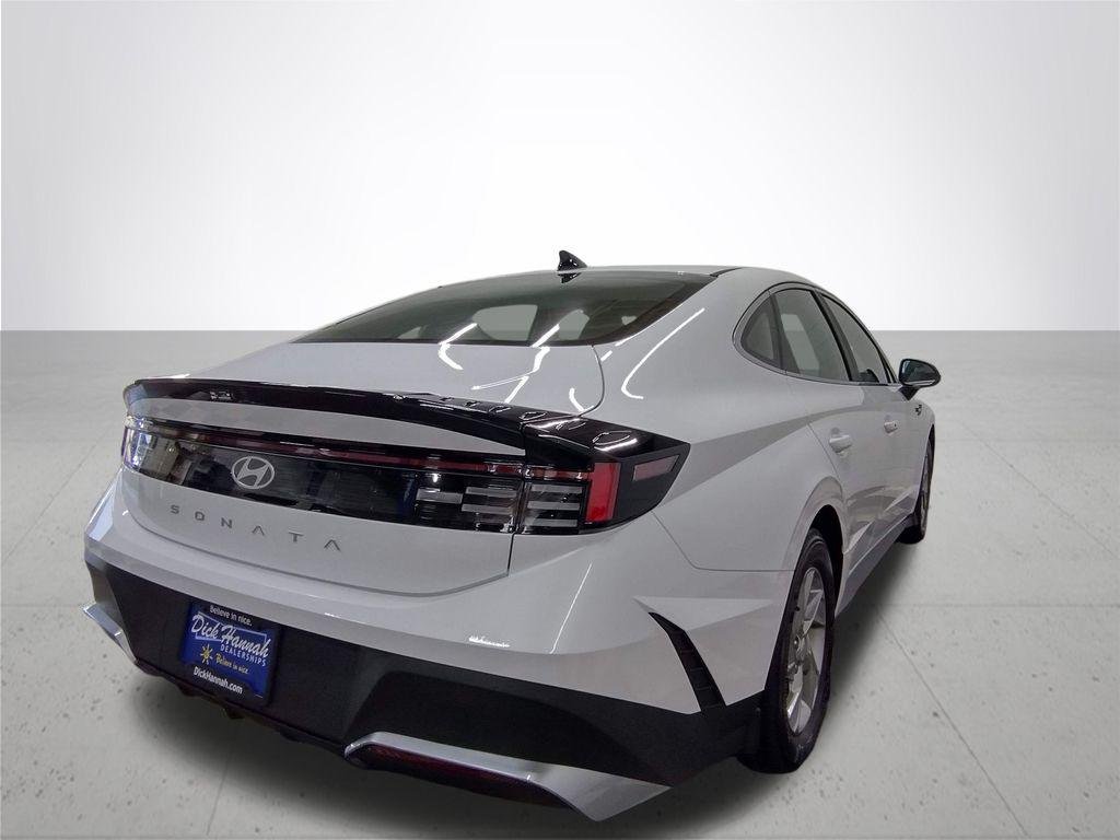 New 2026 White Hyundai SE image 11