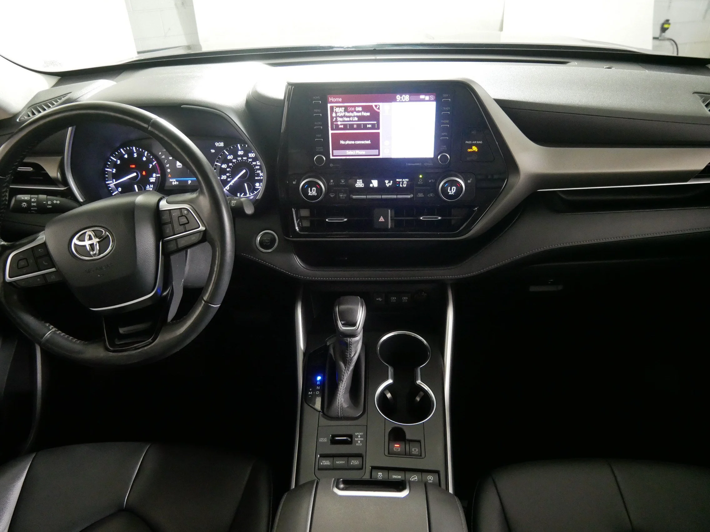 Used 2020 Opulent Amber Toyota XLE image 10