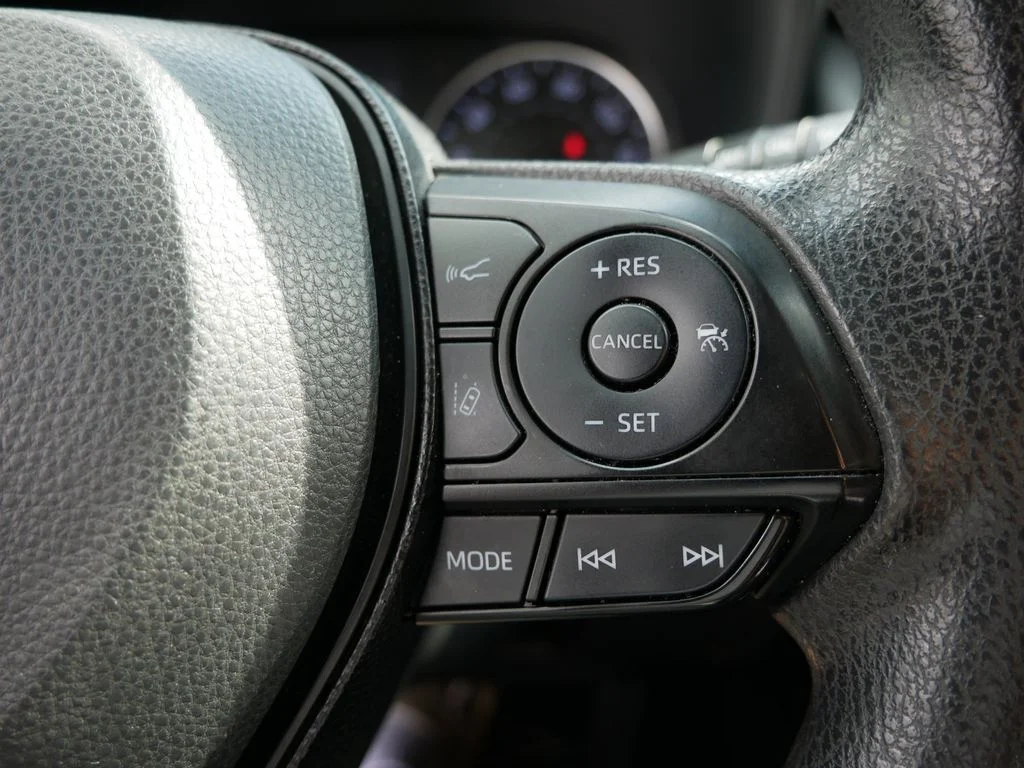 Used 2020 Silver Toyota XLE image 26