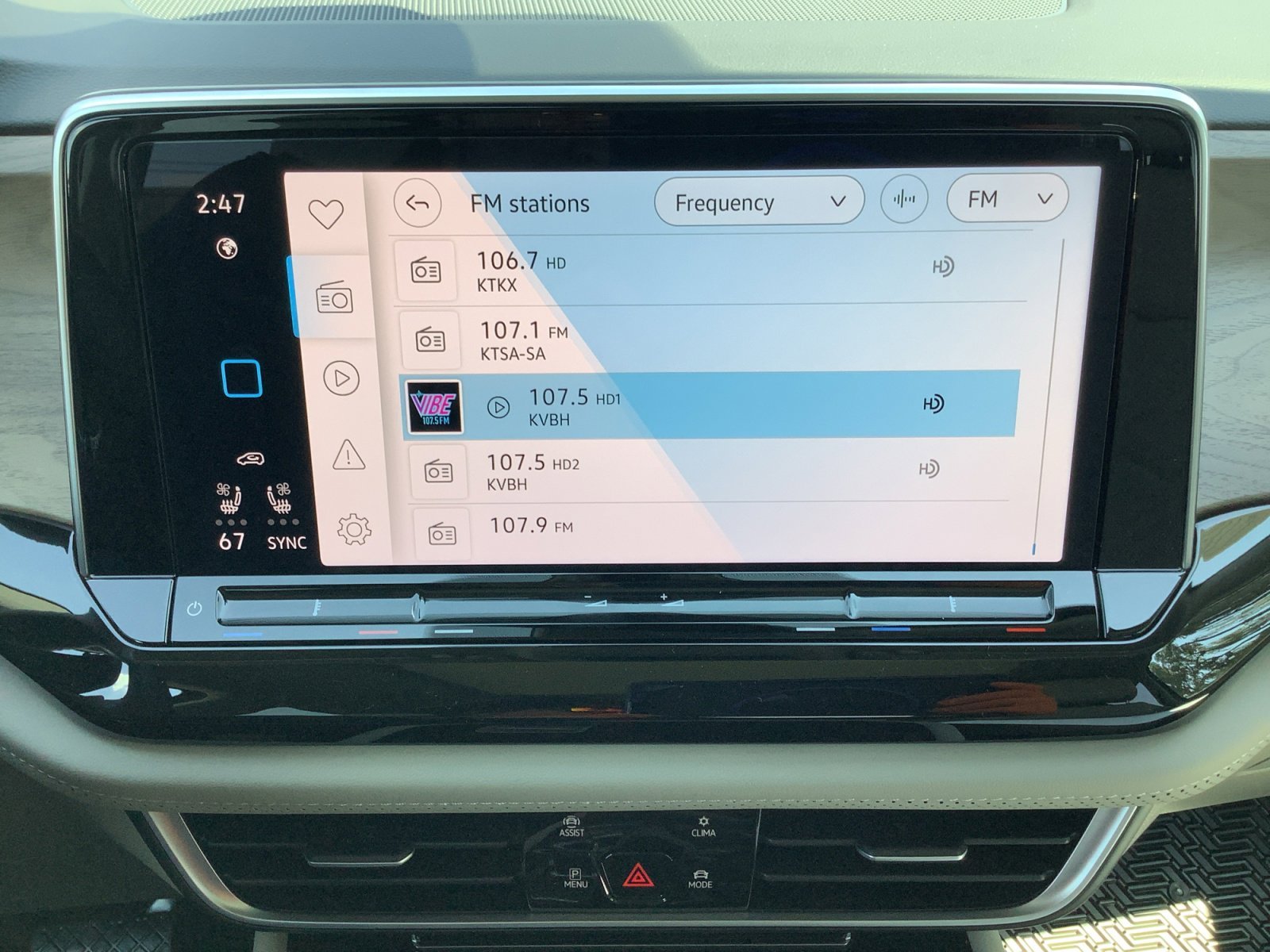 New 2026 Pure Gray Volkswagen 2.0T SE w/Technology image 17