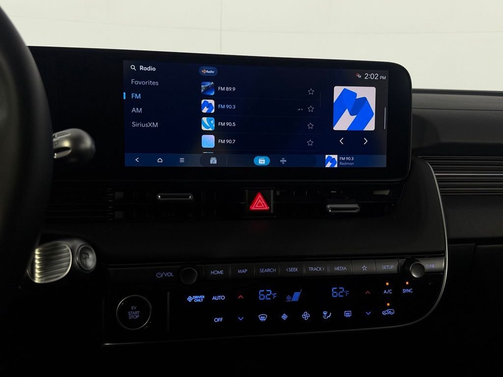 Used 2025 Green Hyundai Limited image 17
