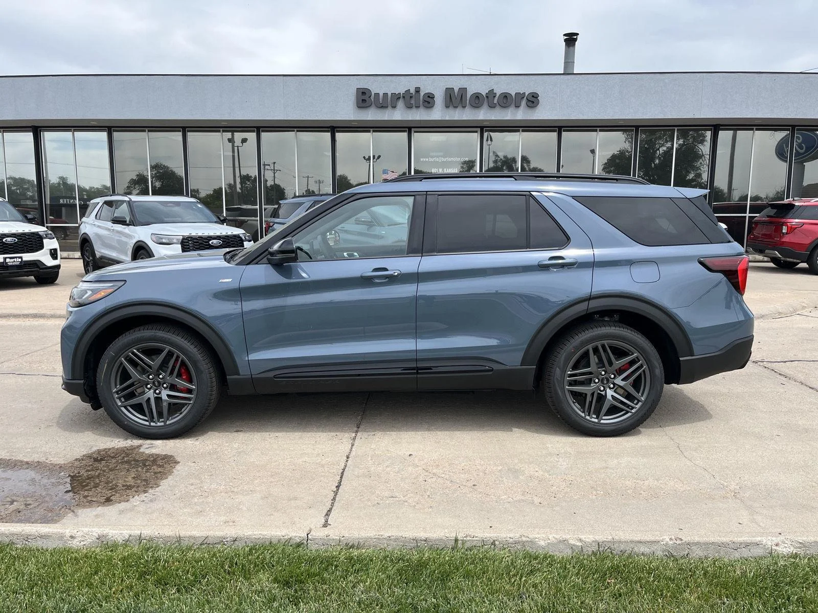 2026 Ford Explorer ST-LINE 4WD's photo