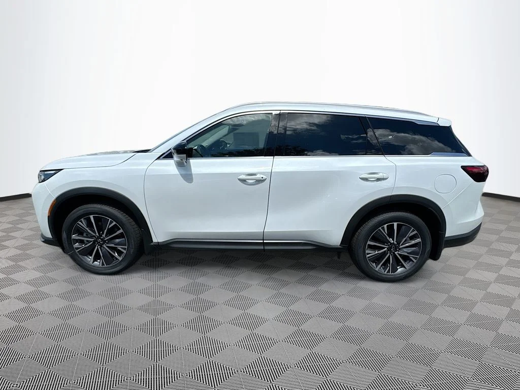 New 2027 RADIANT WHITE INFINITI Luxe FWD image 8
