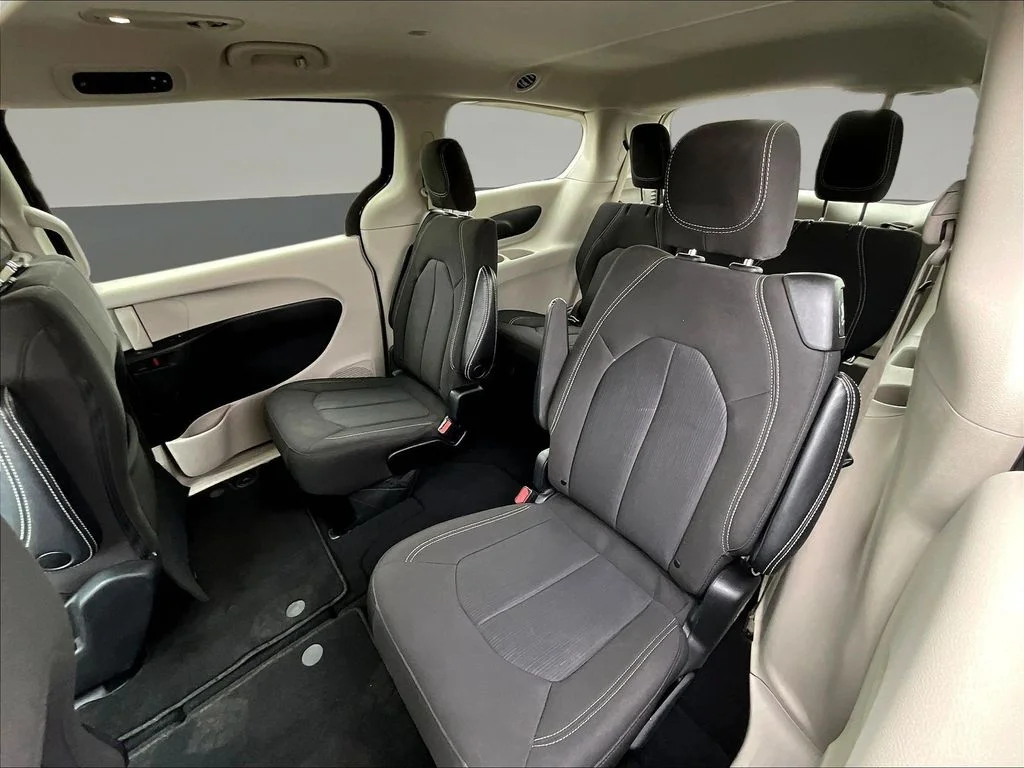 Used 2023 Black Chrysler LX image 23