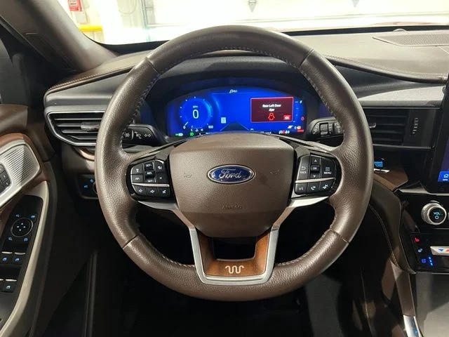 Used 2022 Red Ford King Ranch image 13