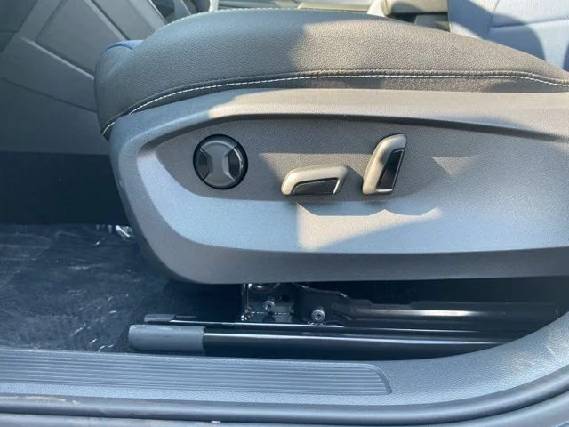 2025 Volkswagen Taos SEL - Photo 29