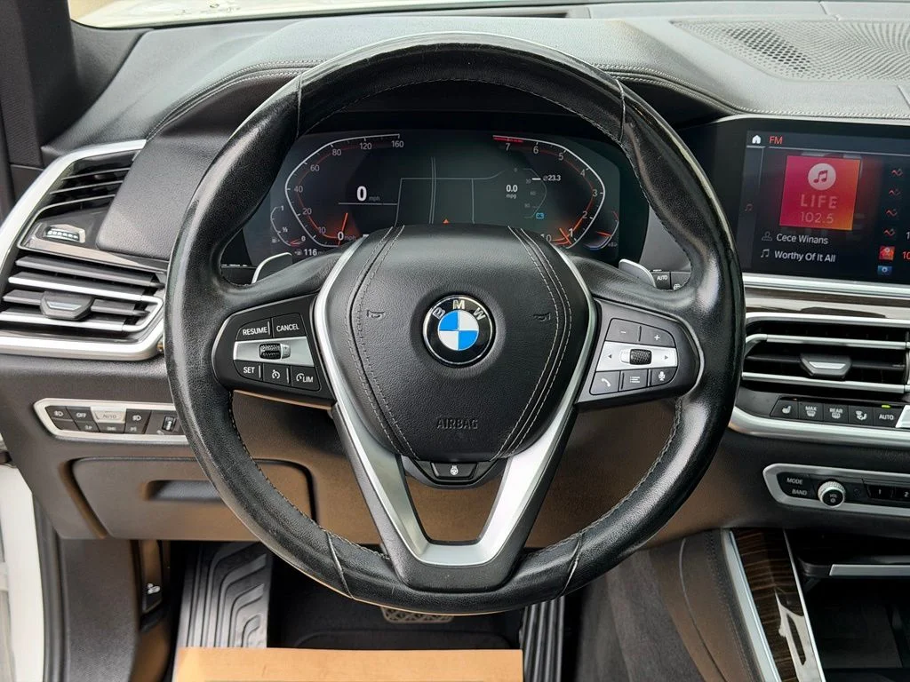 Used 2019 White BMW xDrive40i image 17