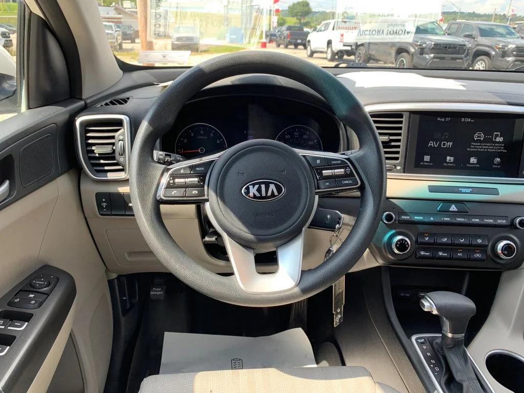 Used 2022 White Kia LX image 17