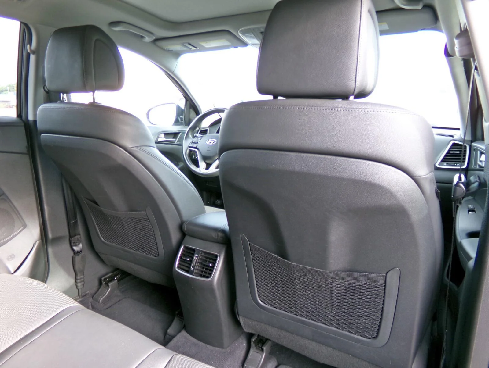 Used 2018 Black Noir Pearl Hyundai Limited image 15