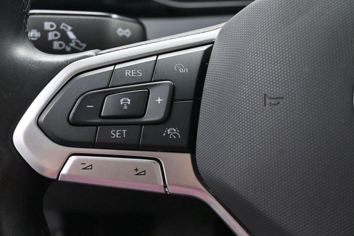 Used 2025 Deep Black Pearl Volkswagen SE image 19