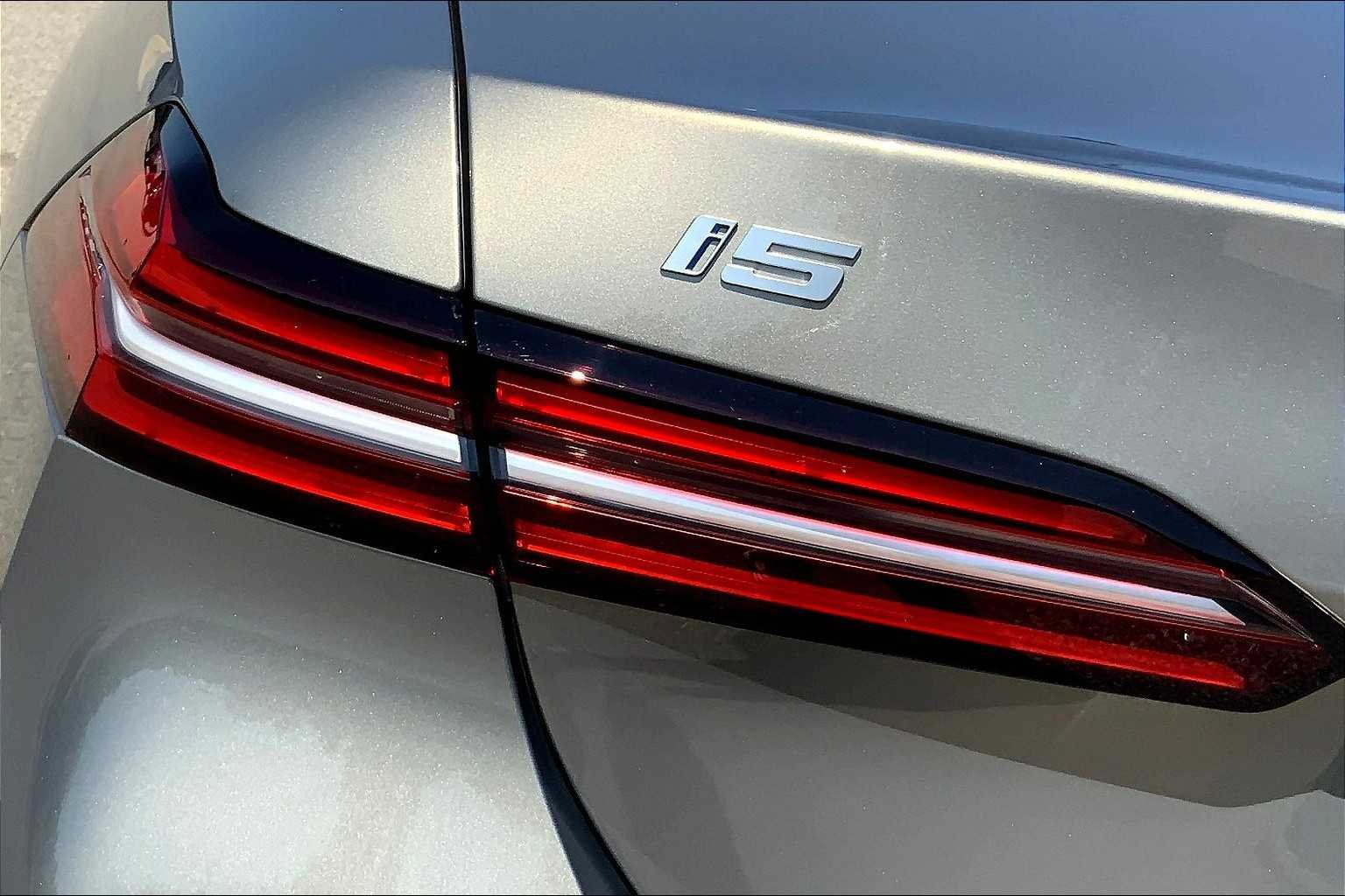 New 2026 Oxide Grey Metallic BMW eDrive40 image 14