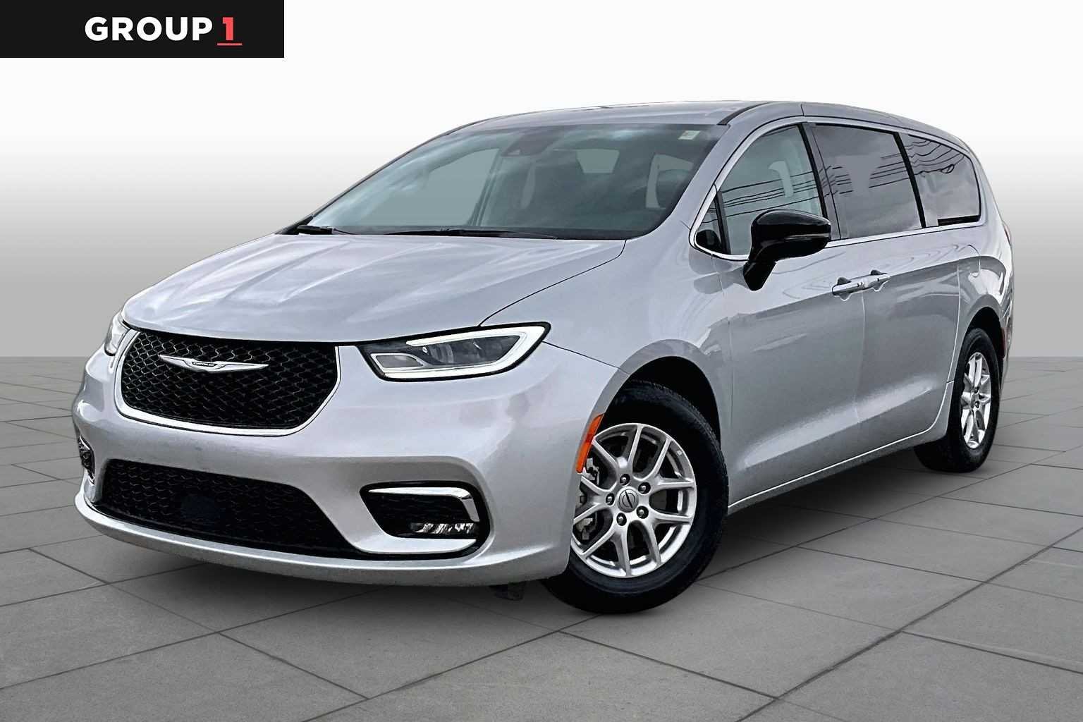 2024 Chrysler Pacifica Touring L's photo
