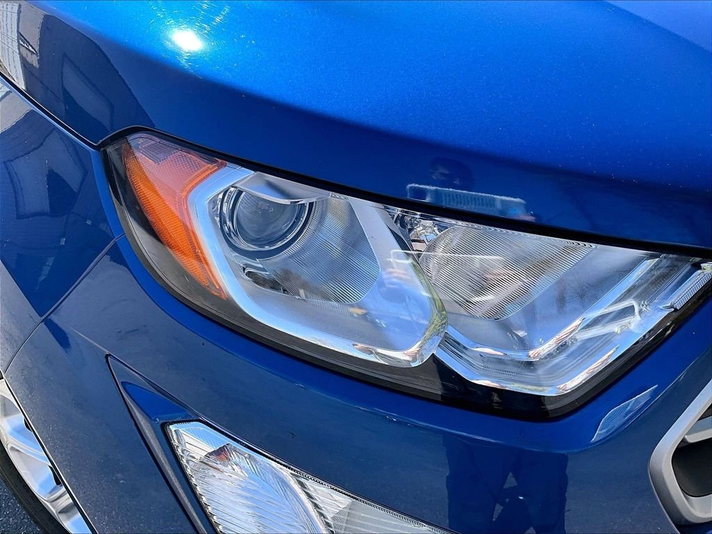 Used 2022 Lightning Blue Metallic Ford SE image 32