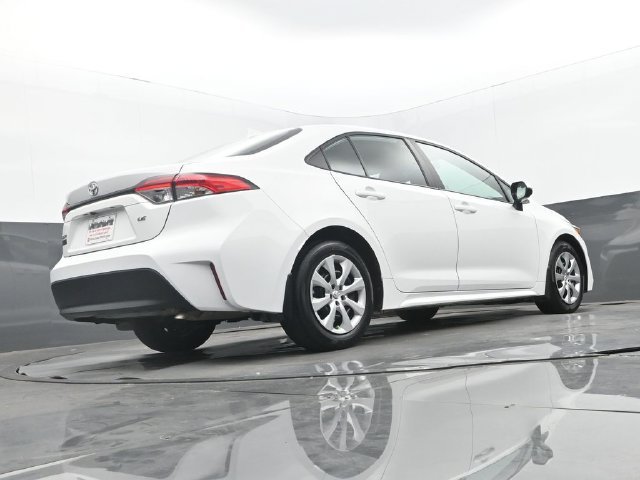 Used 2025 Ice Cap Toyota LE image 26