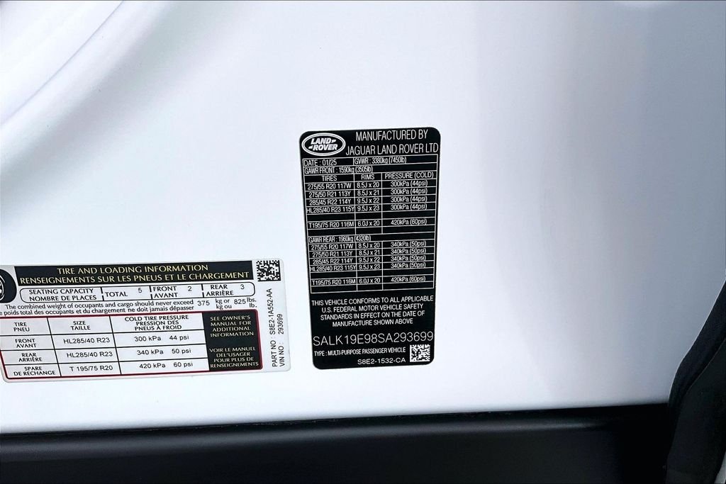 Certified Used 2025 Icy White Satin Land Rover Autobiography image 18