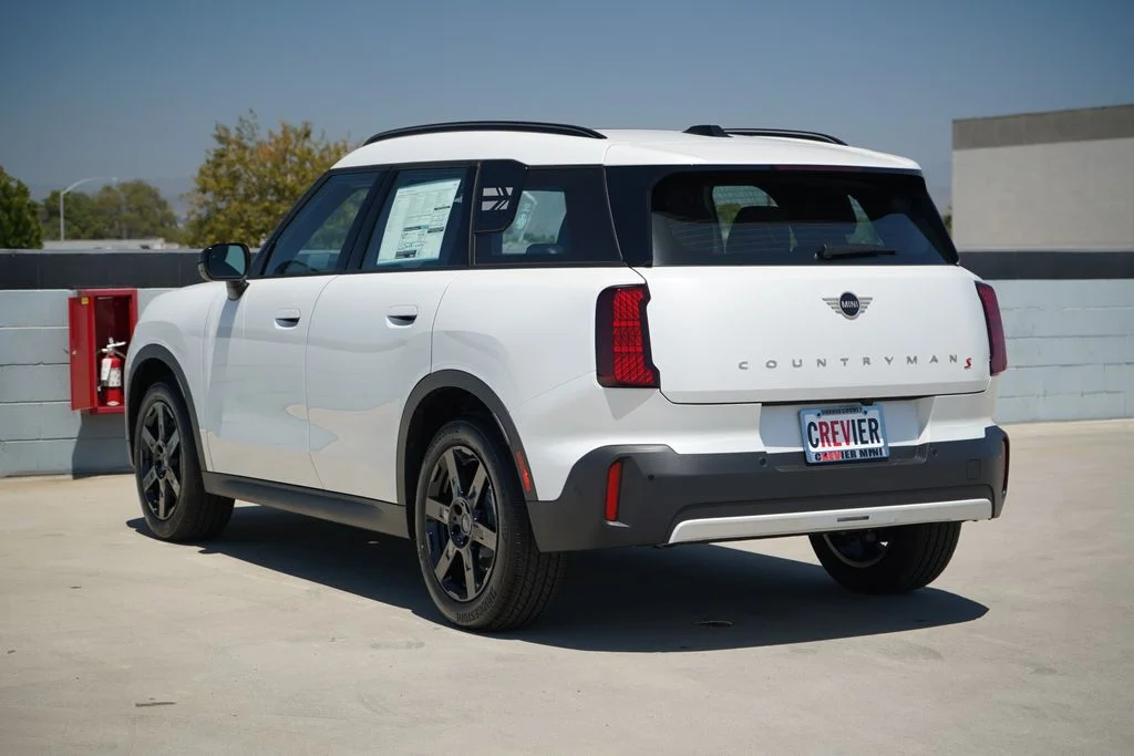 New 2027 White MINI Signature Plus image 4
