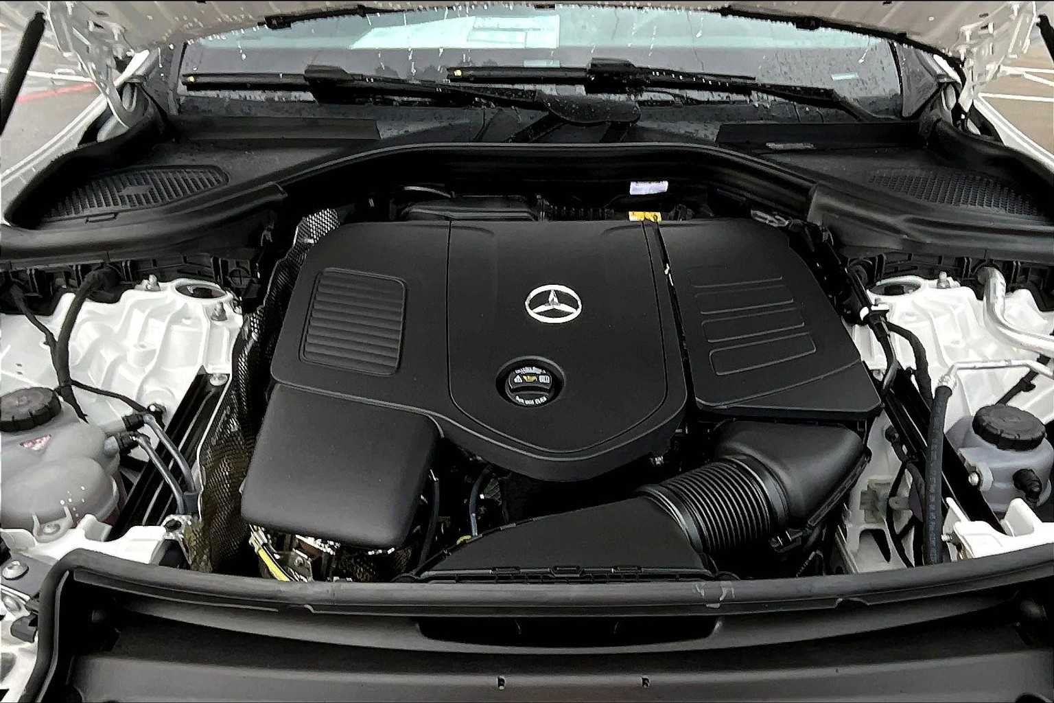 New 2026 Polar White Mercedes-Benz GLC 300 image 16