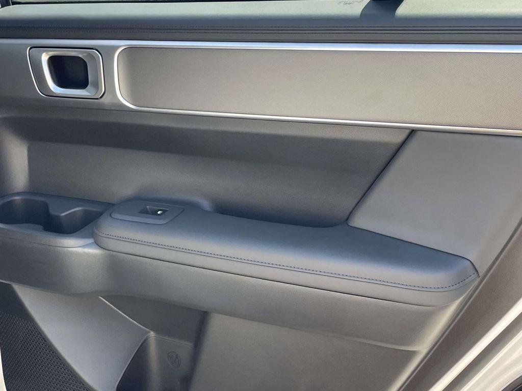 New 2027 White Hyundai SEL AWD image 12