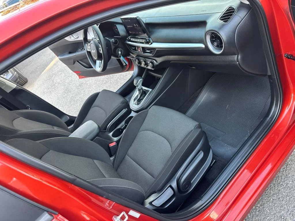 Used 2023 Red Kia LXS image 27