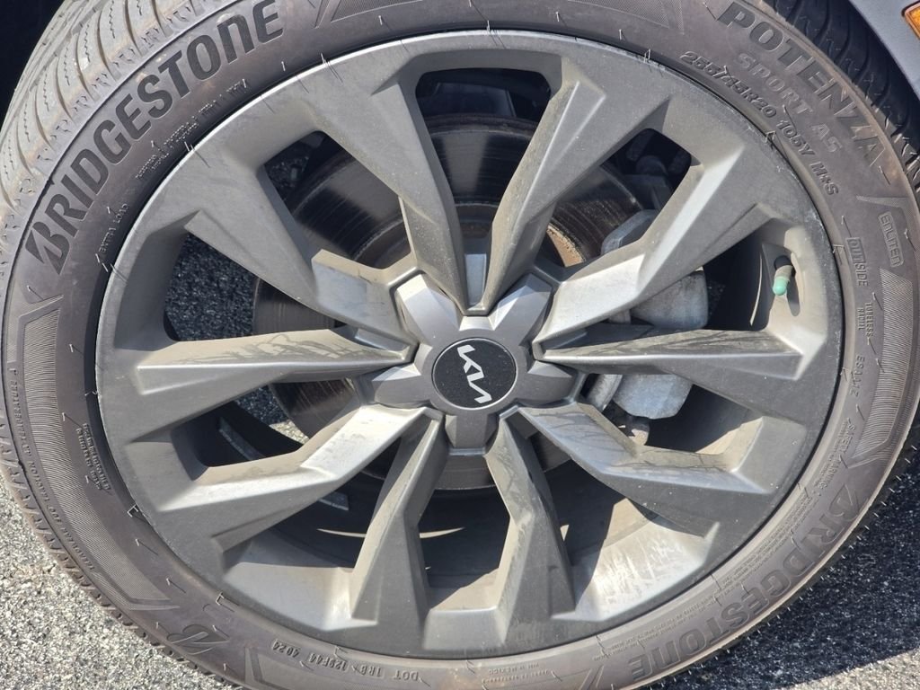 Used 2023 White Kia X-Line SX Prestige image 11