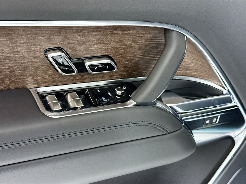 New 2026 Fuji White Land Rover SE image 24