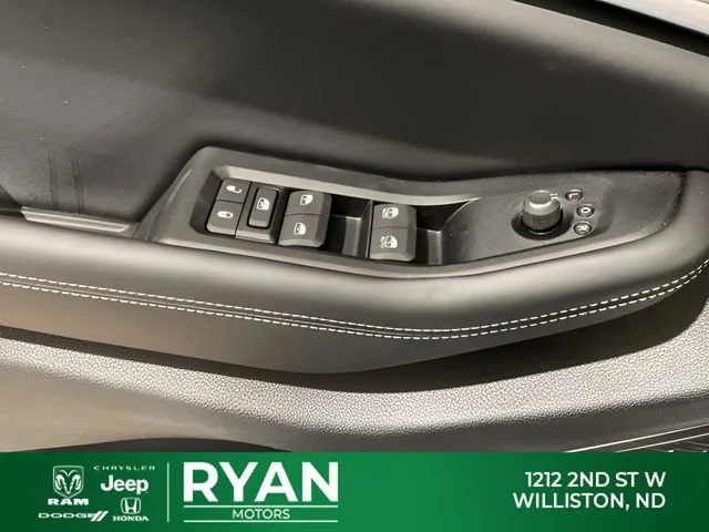 New 2026 White/off-white Jeep Laredo image 29