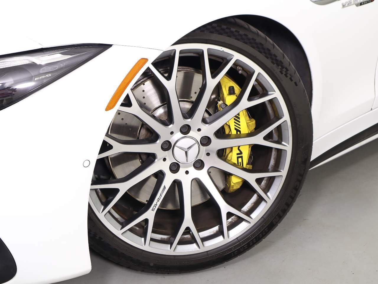 Used 2022 MANUFAKTUR Moonlight White Metallic Mercedes-Benz AMG® SL 63 image 10