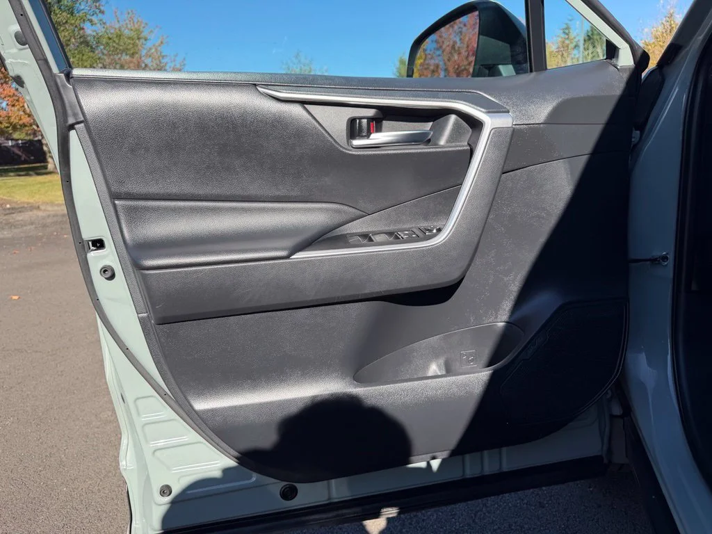 Used 2019 Lunar Toyota XLE Premium image 12