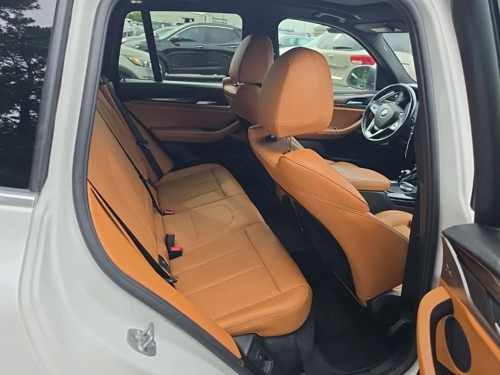 Used 2022 White BMW xDrive30i image 19